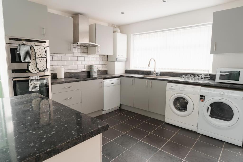 בירקנהד Prenton House, 3Br Close To Liverpool מראה חיצוני תמונה