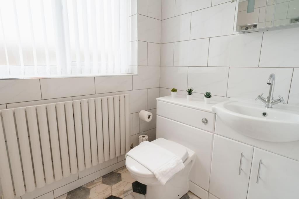 בירקנהד Prenton House, 3Br Close To Liverpool מראה חיצוני תמונה