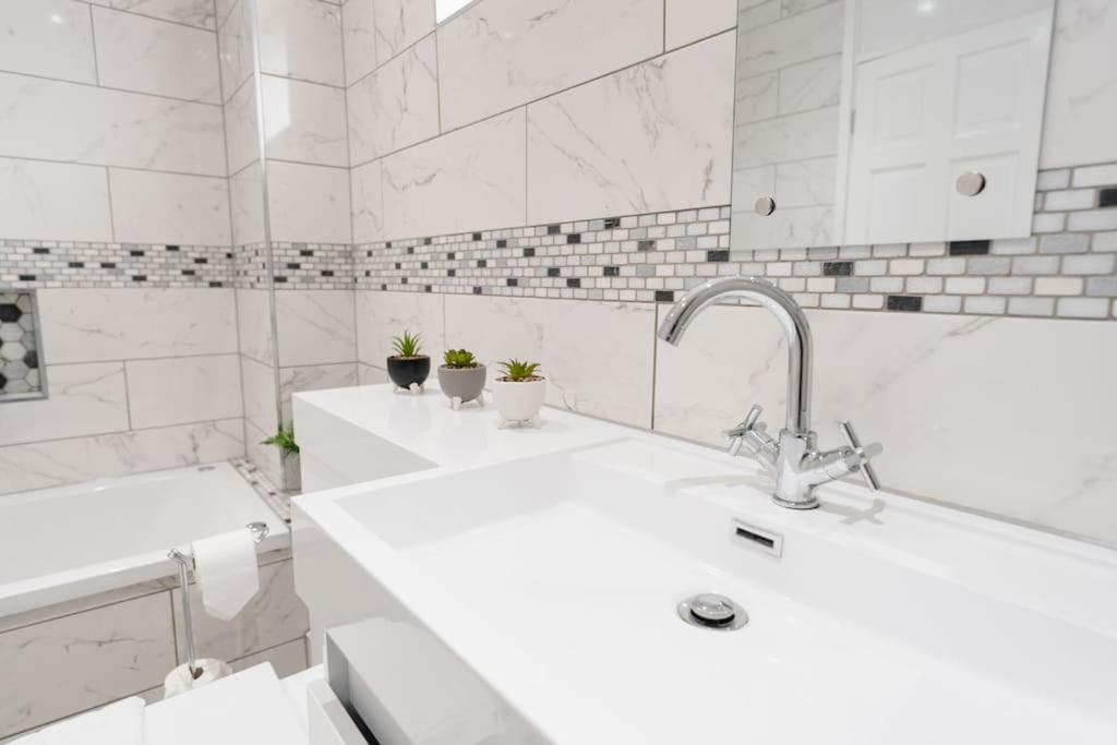בירקנהד Prenton House, 3Br Close To Liverpool מראה חיצוני תמונה